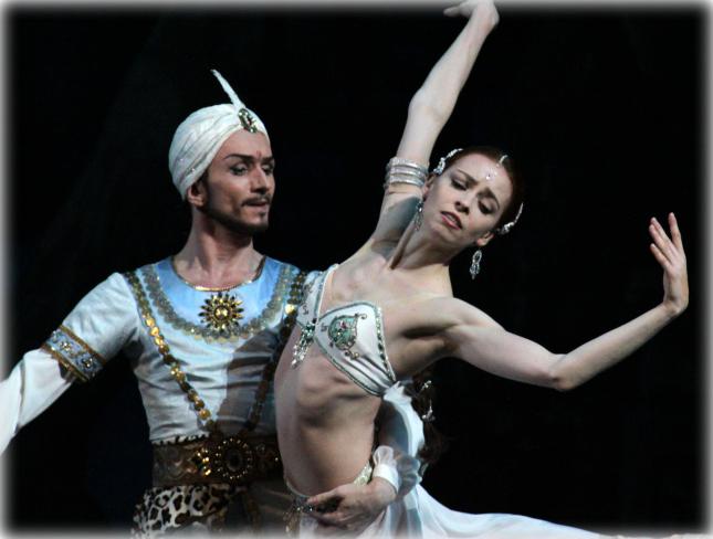 yekaterina-kondaurova-and-dmitry-godunov-la-bayadere-bolshoi-ballet-c2a9-yekaterina-vladimirova