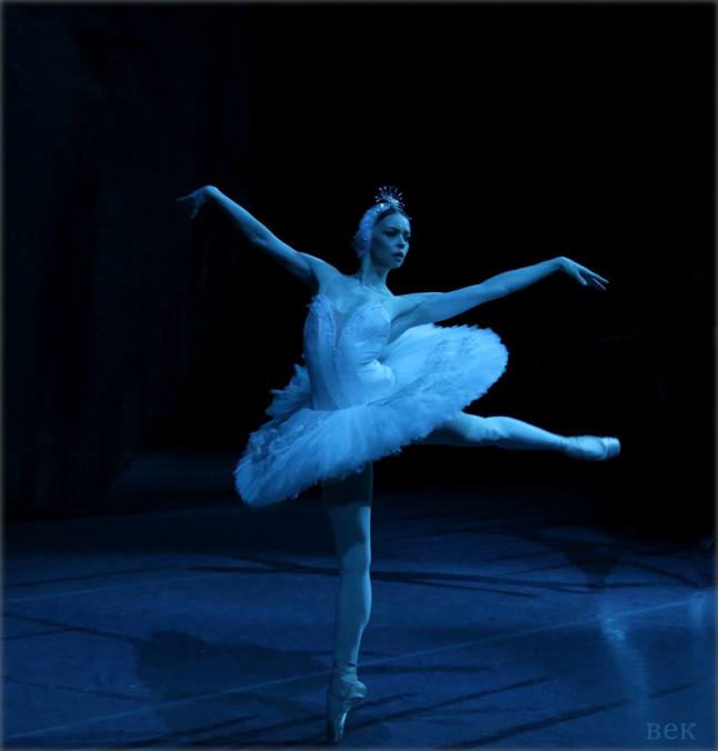 01yekaterina-krysanova-c2abswan-lakec2bb-bolshoi-ballet-c2a9-yekaterina-vladimirova-september-20-2014