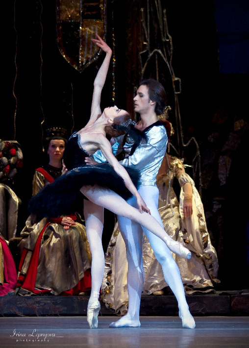 swan-lake-ekaterina-krysanova-and-ruslan-skvortsov